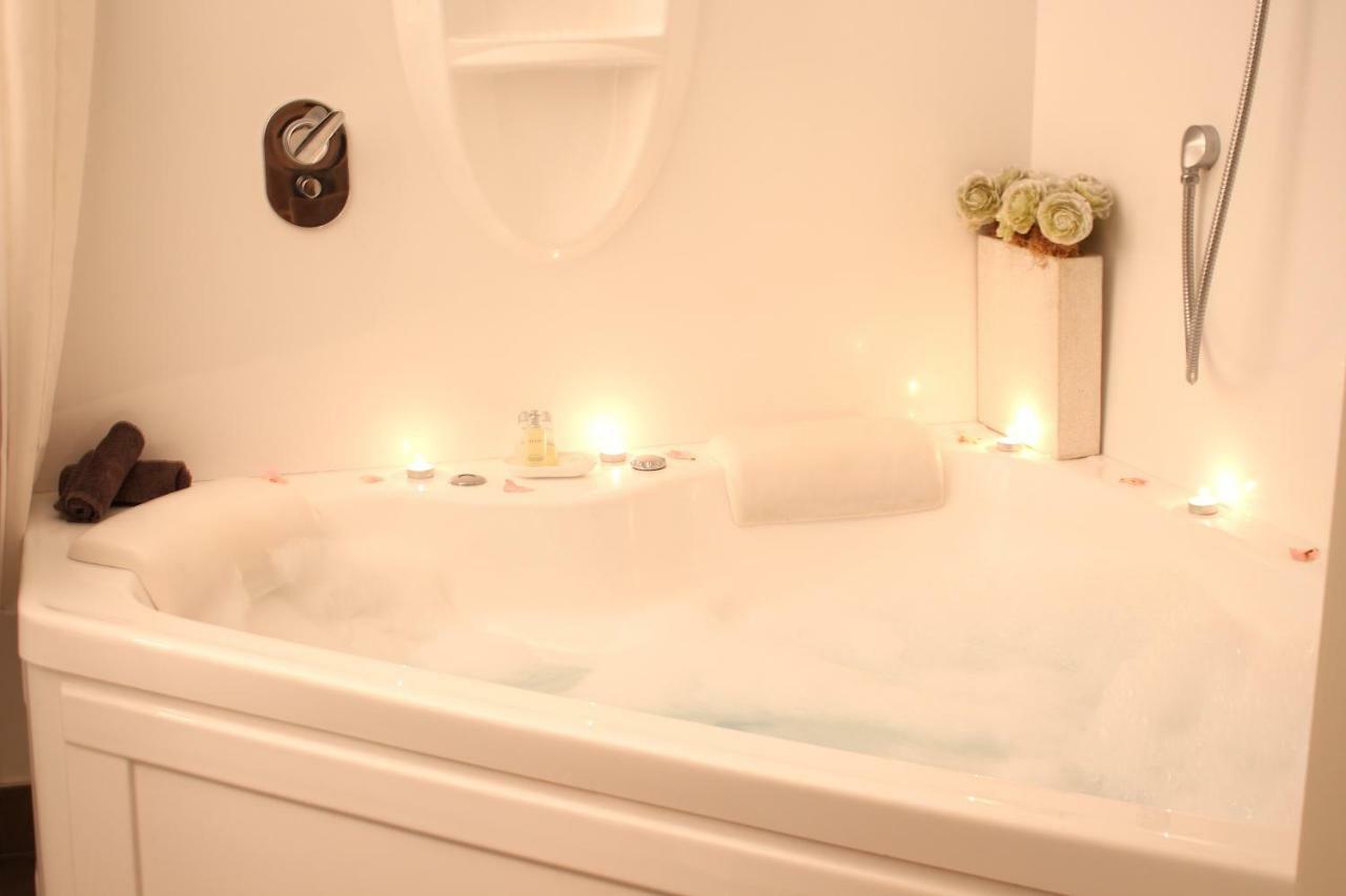 Honeymoon Suite