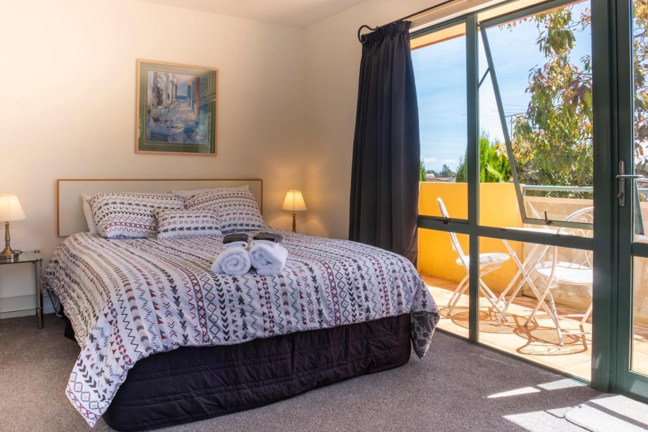 Studio with Kitchenette,1015764577:JPEG