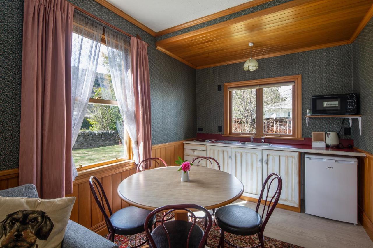 Two-Bedroom Cottage with Two Bathrooms