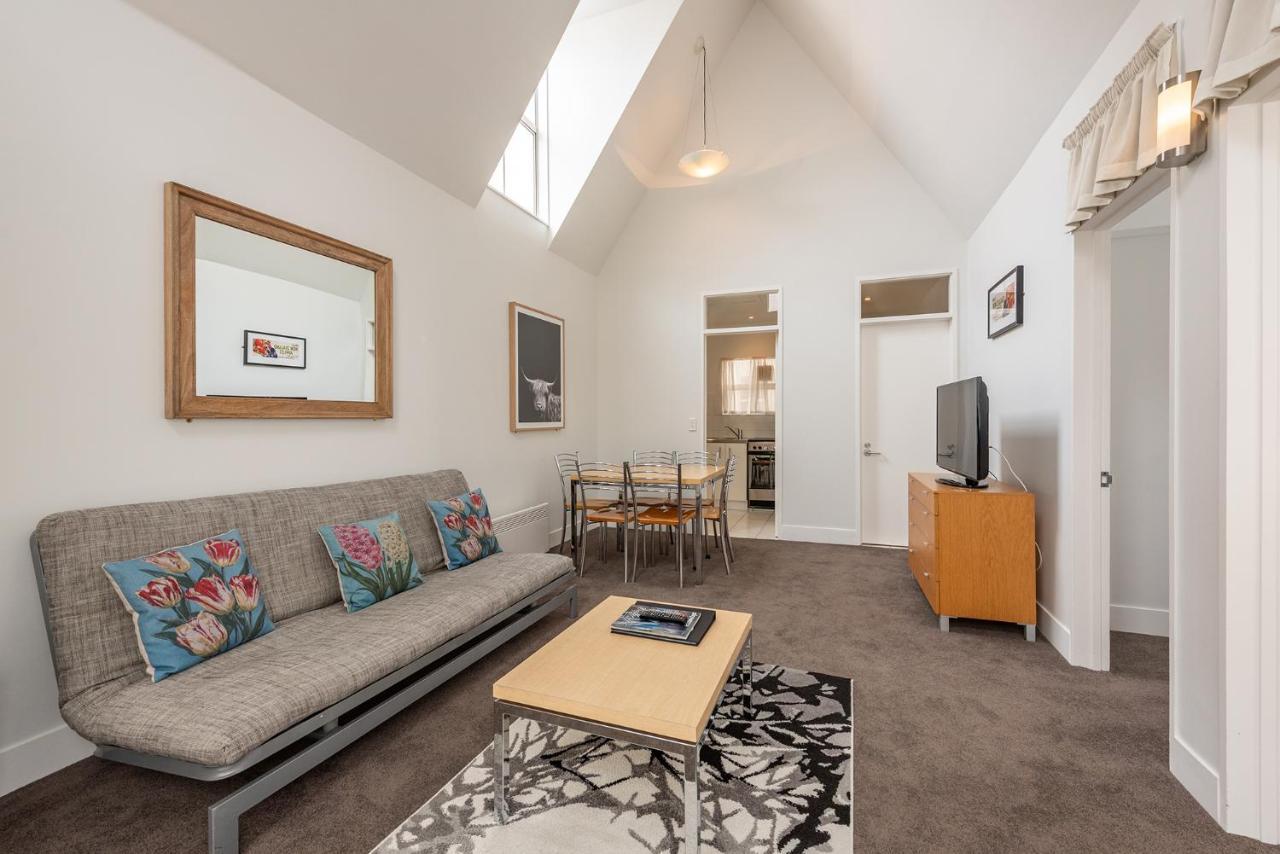 Two-Bedroom Apartment,944928637:JPEG