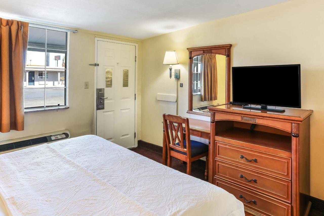 King Room - Non-Smoking