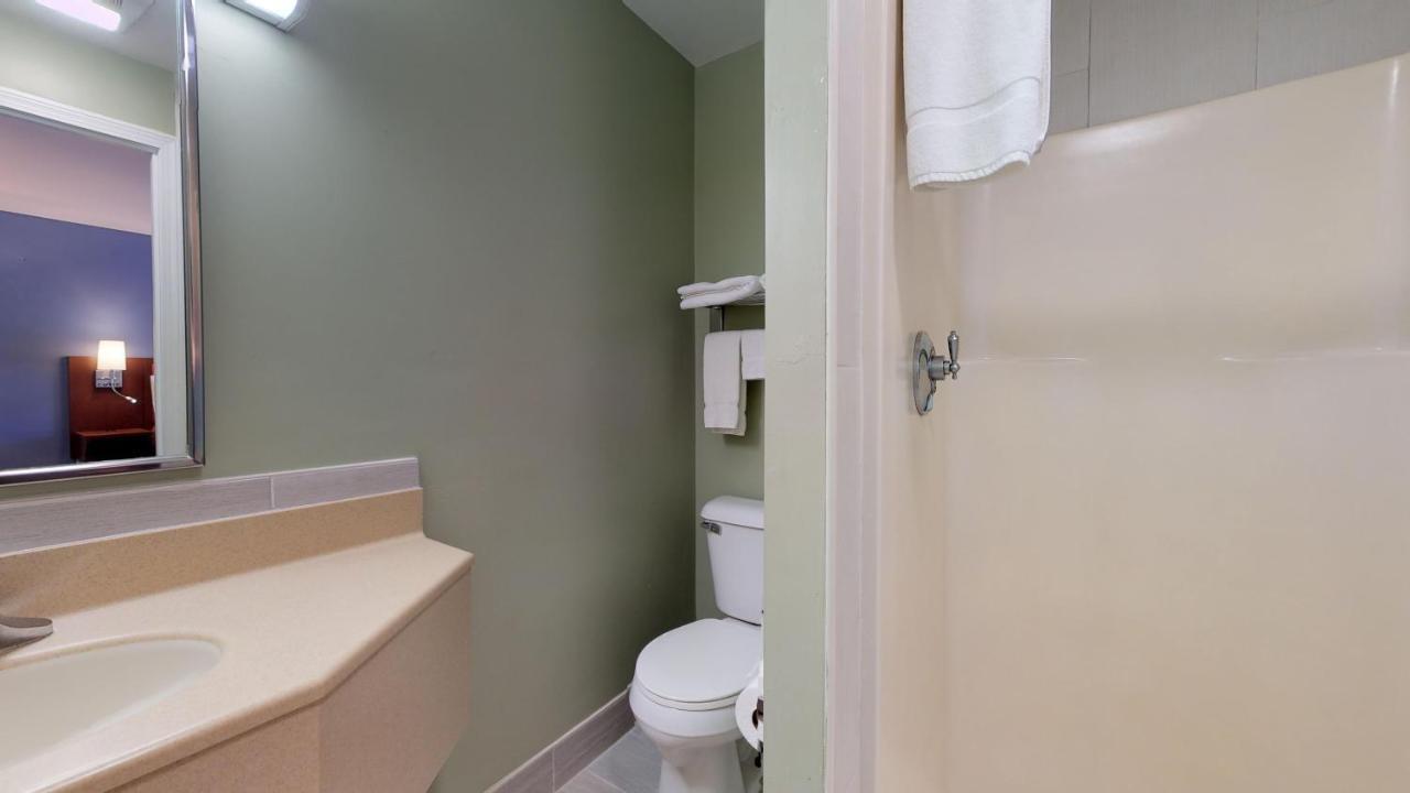 Standard Queen Room