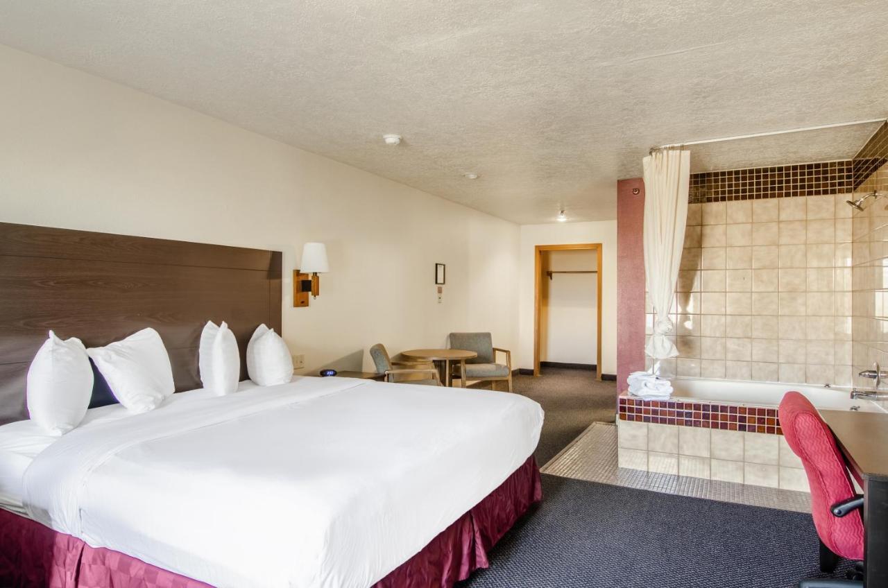 King Suite with Spa Bath - Non-Smoking