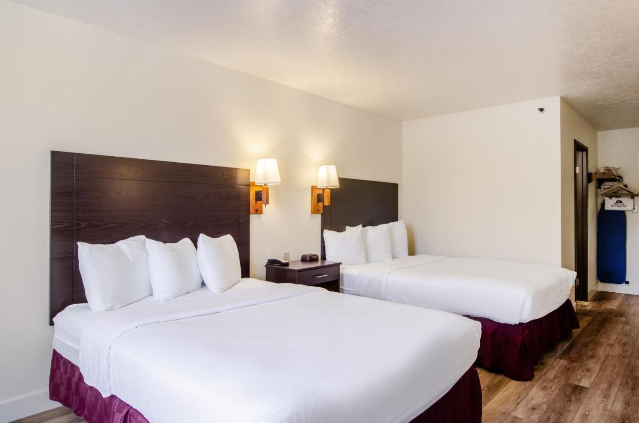 Queen Room with Two Queen Beds - Non-Smoking