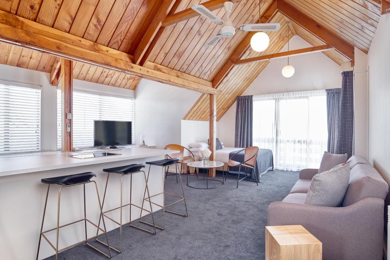 Superior One-Bedroom Apartment,966712528:JPEG