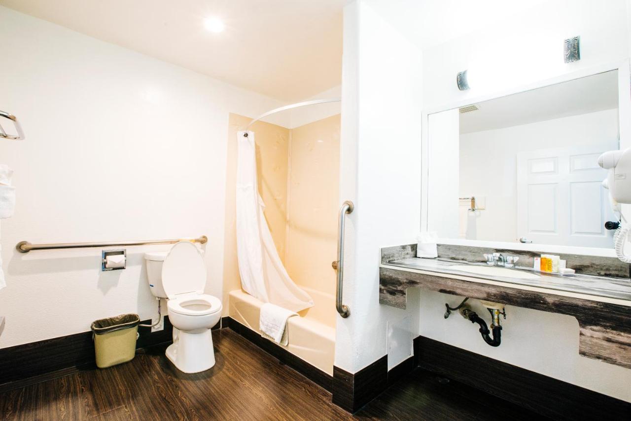 Queen Room with Two Queen Beds - Disability Access