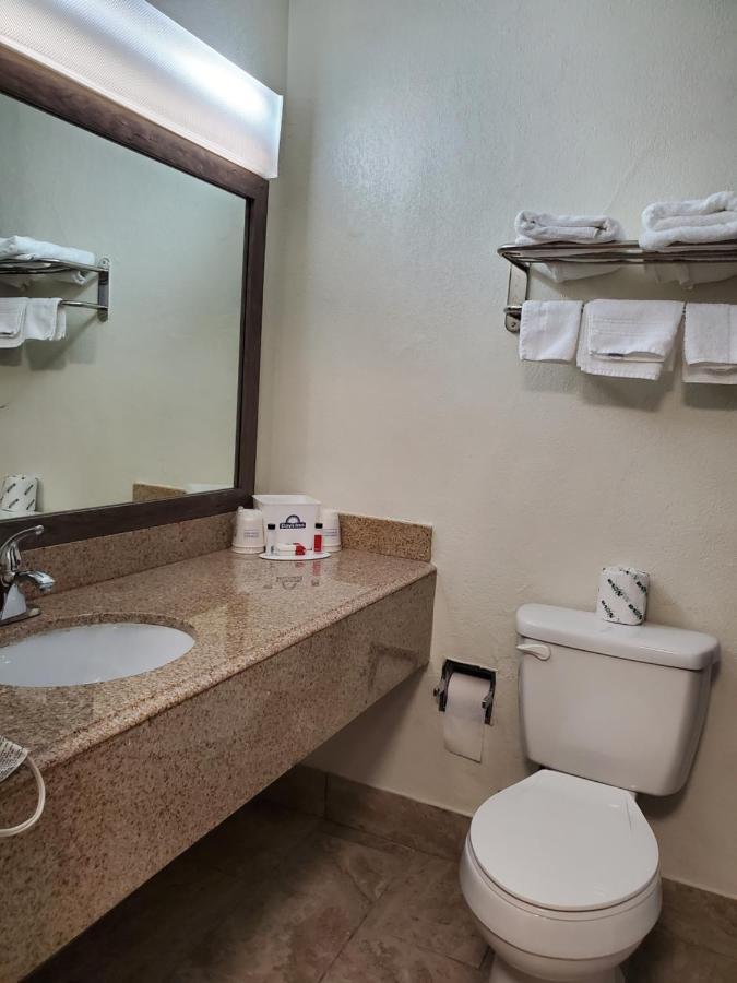 One-Bedroom King Suite - Non-Smoking