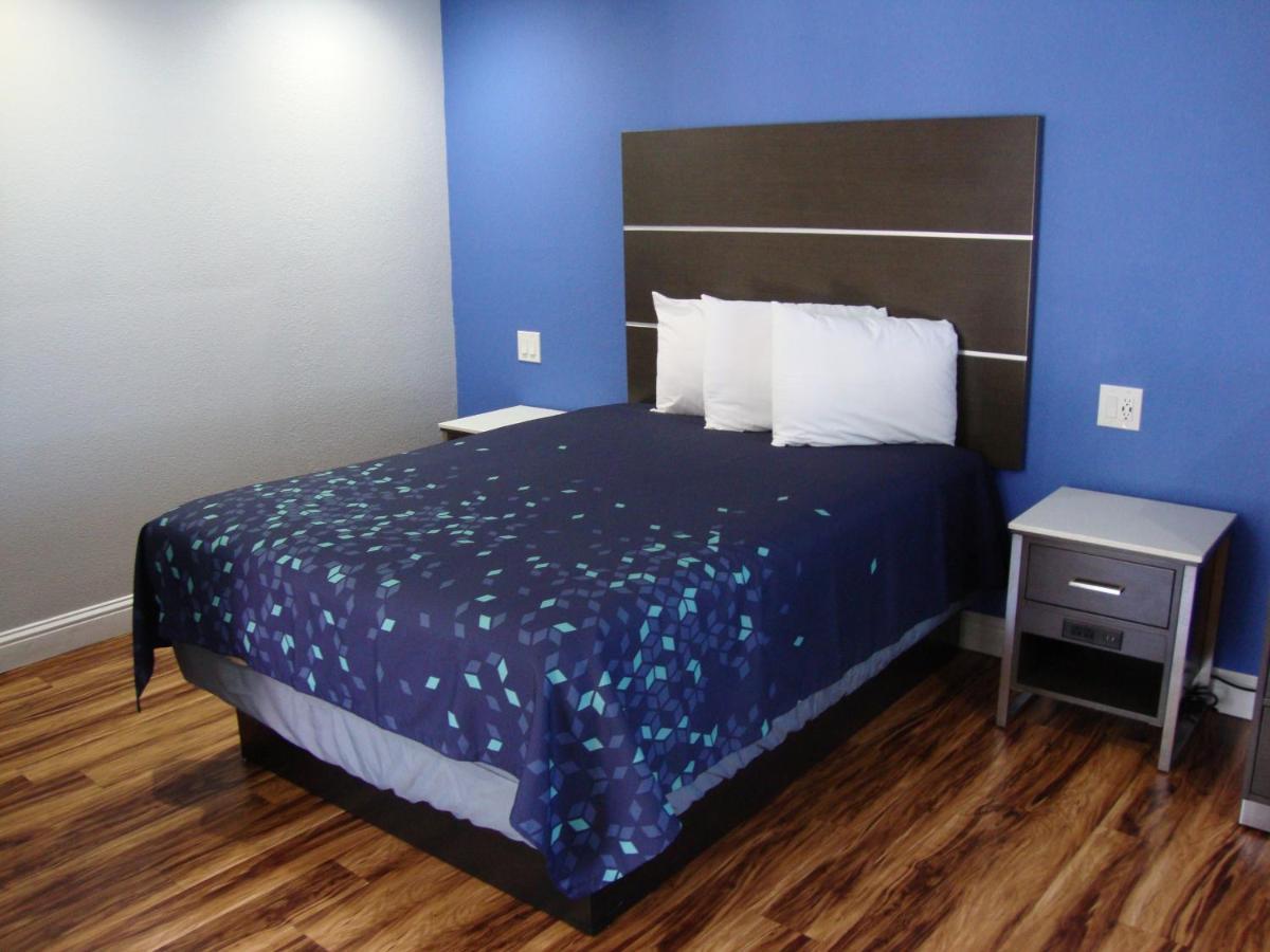 Queen Room - Disability Access