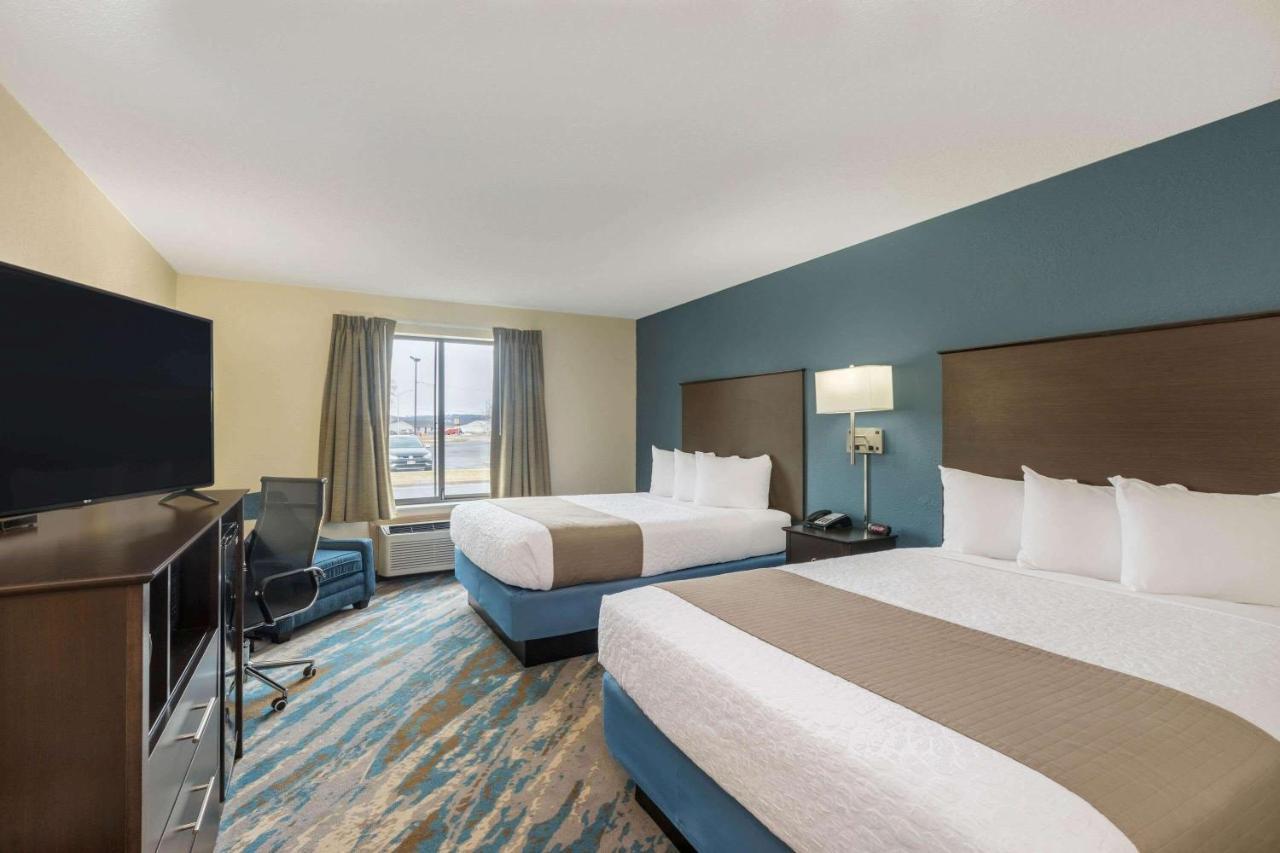 Queen Room with Two Queen Beds - Non-Smoking