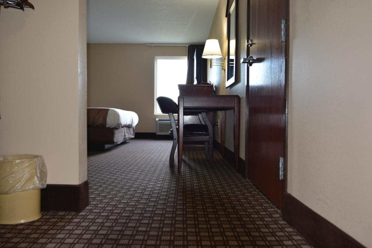 King Room with Roll-In Shower - Disability Access