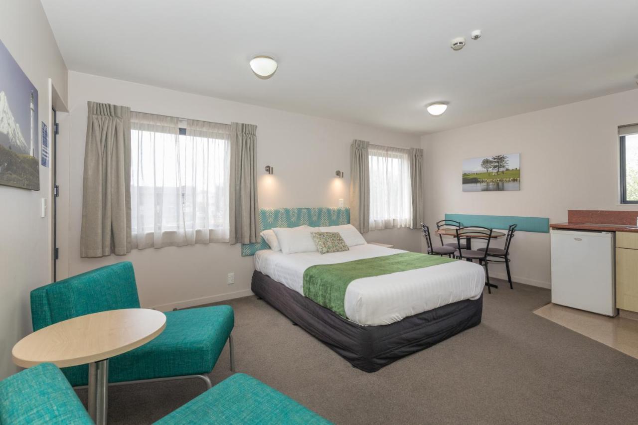 One-Bedroom Apartment,989229868:JPEG