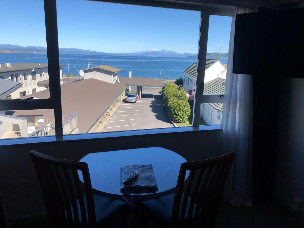 Studio with Lake View,1742732143:JPEG