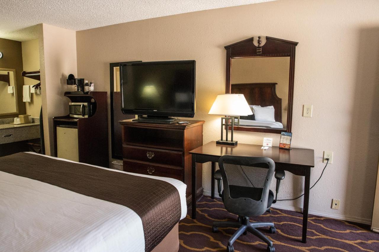 Queen Room with Two Queen Beds - Smoking