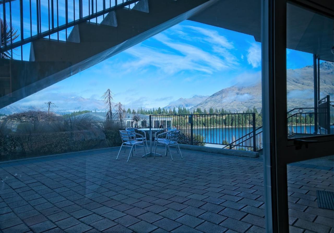 Small Studio Lake View,18765239:JPEG