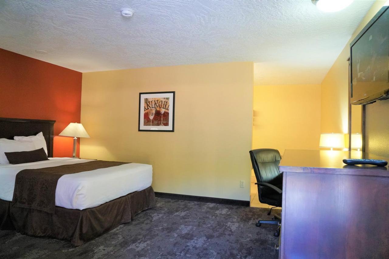 Standard Queen Room