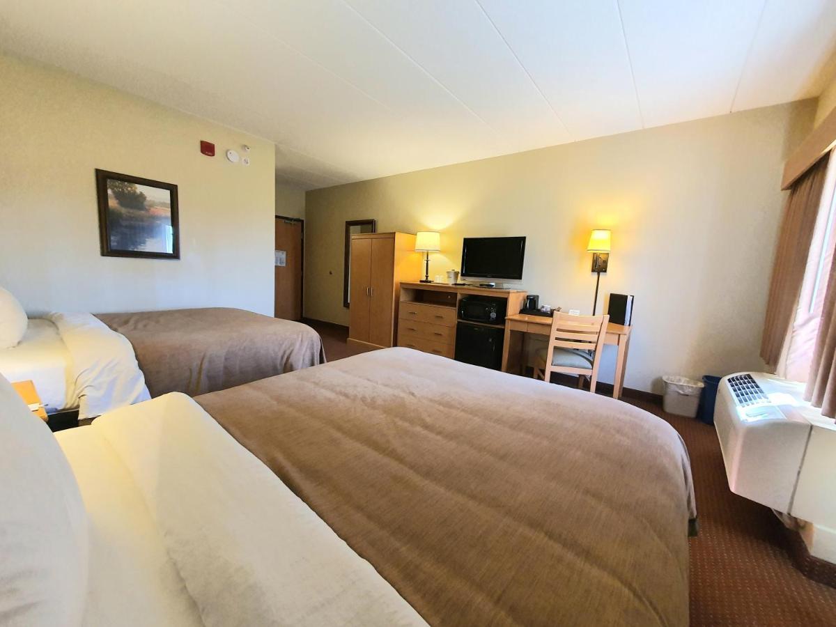 Double Room with Two Queen Beds, Non-Smoking