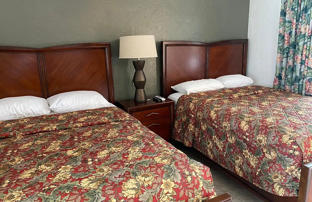 Glades Motel - Naples-1