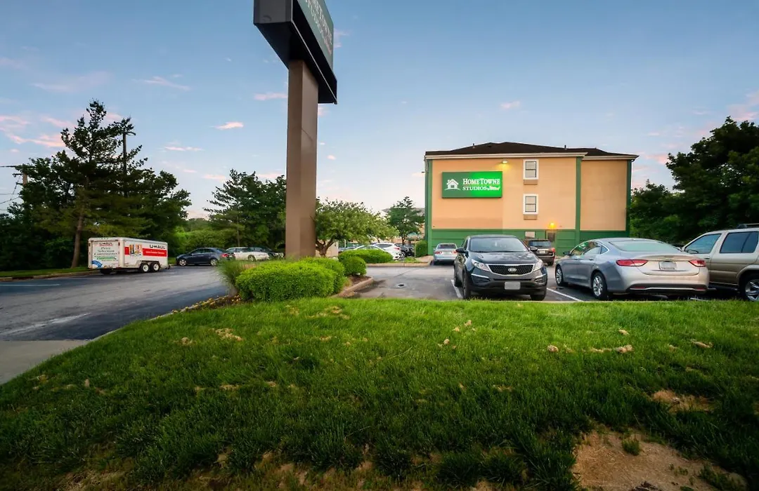 Hometowne Studios By Red Roof St. Louis - Airport/N Lindbergh-1