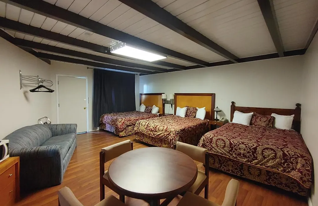 Kootenay Country Inn-1