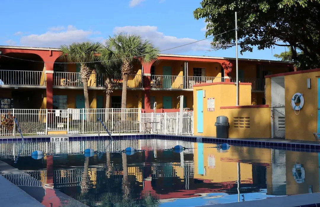 Howard Johnson By Wyndham Lake Front Park Kissimmee-1