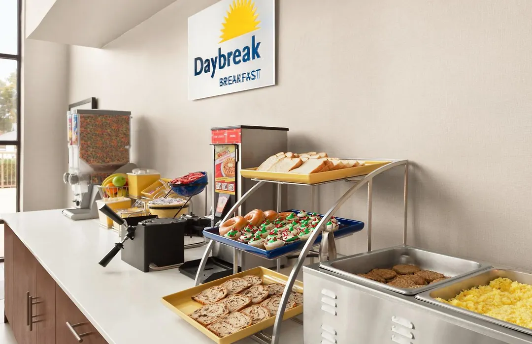 Days Inn & Suites By Wyndham Savannah Midtown-1