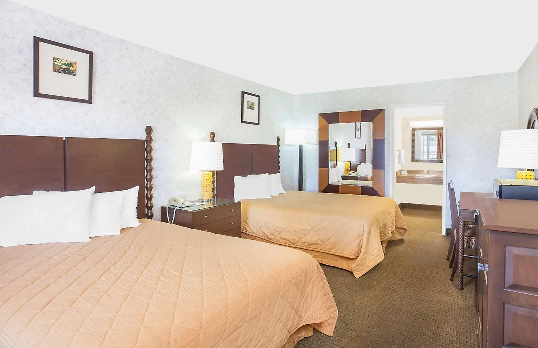 Days Inn By Wyndham Fresno Central-1