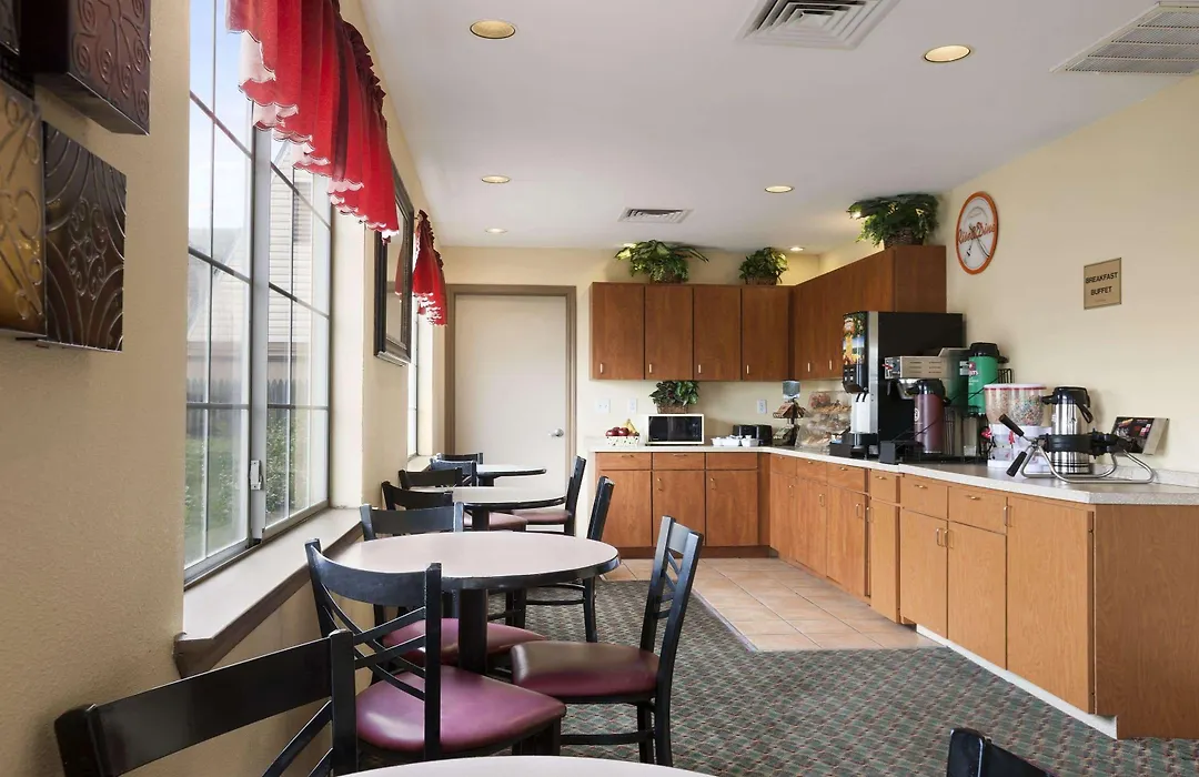Howard Johnson By Wyndham Grand Prairie Near Lone Star Park-1