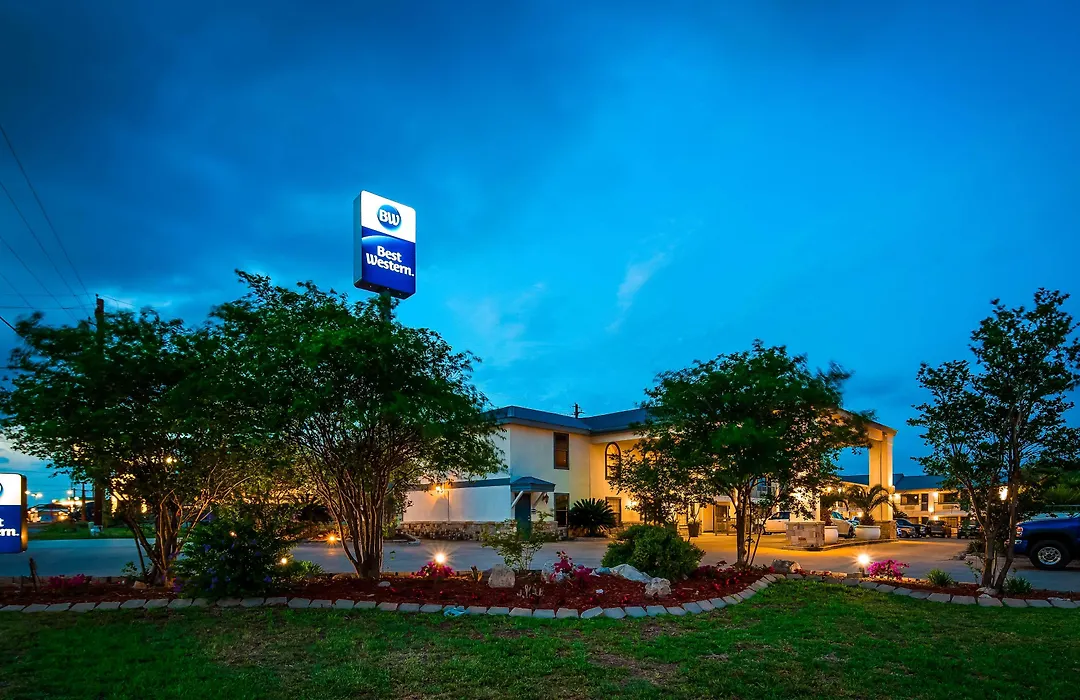 Best Western George West Executive Inn-1
