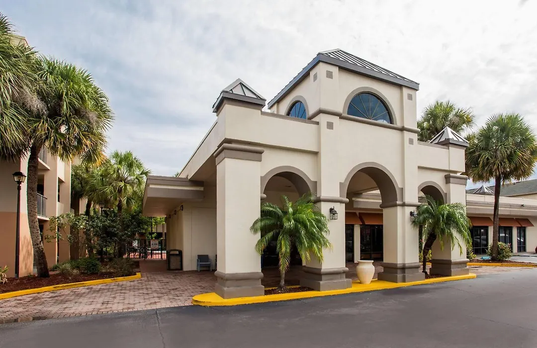 Days Inn & Suites By Wyndham Orlando Airport-1