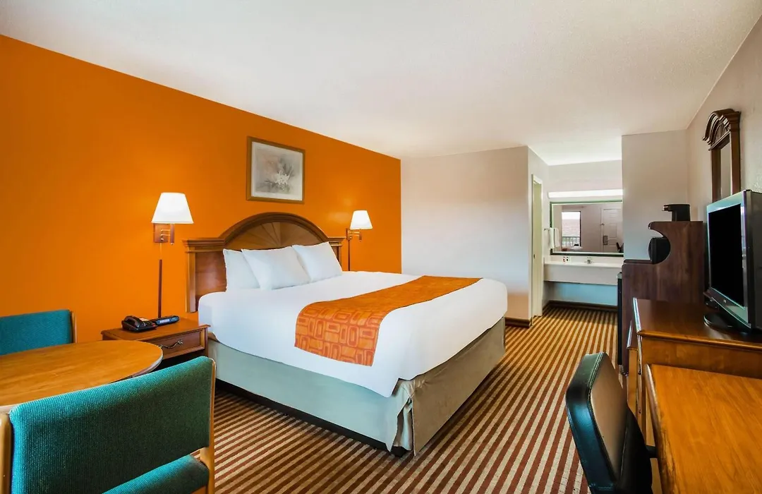 Howard Johnson By Wyndham Panama City-1