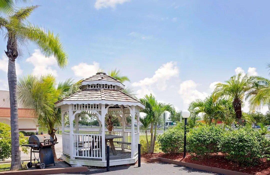 Knights Inn Port Charlotte-1