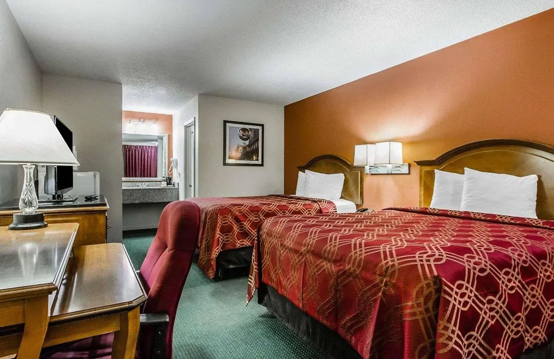 Econo Lodge Inn & Suites Enterprise-1