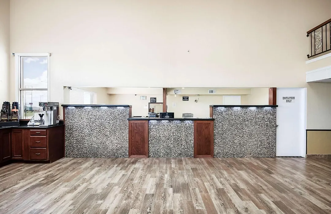 Super 8 By Wyndham Elk City-1