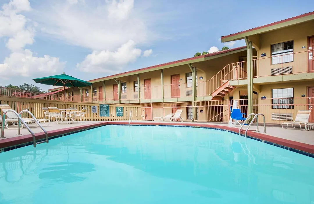 Days Inn By Wyndham Little Rock/Medical Center-1