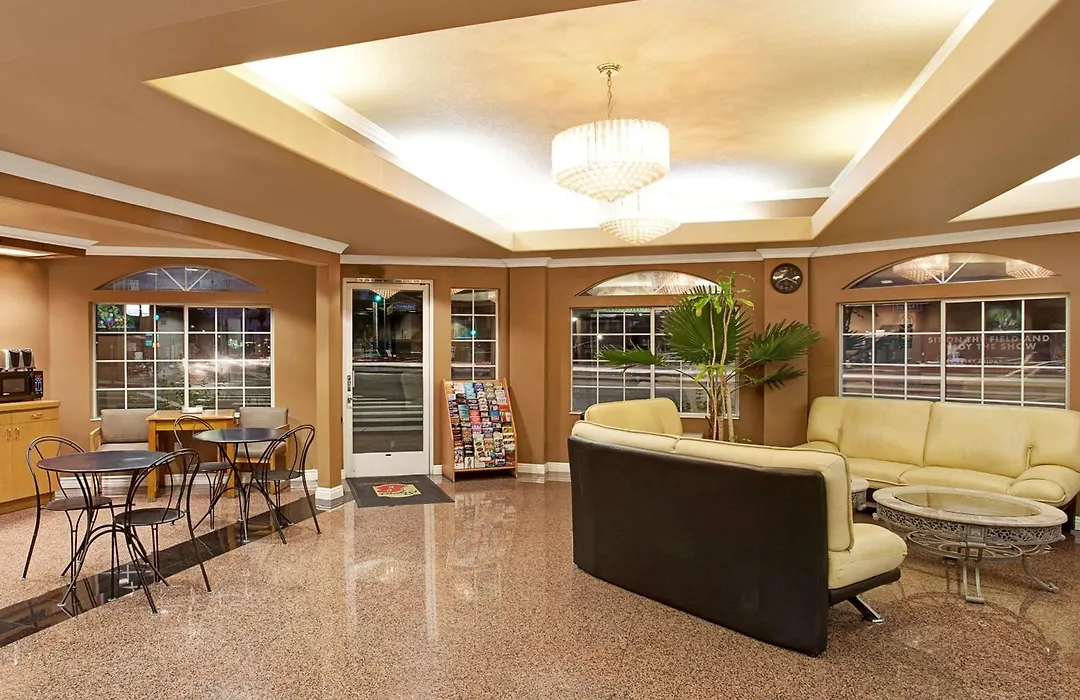 Super 8 By Wyndham Los Angeles Downtown-1