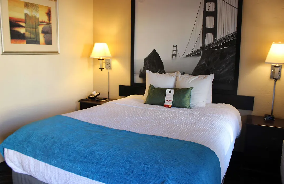 Super 8 By Wyndham Berkeley-1