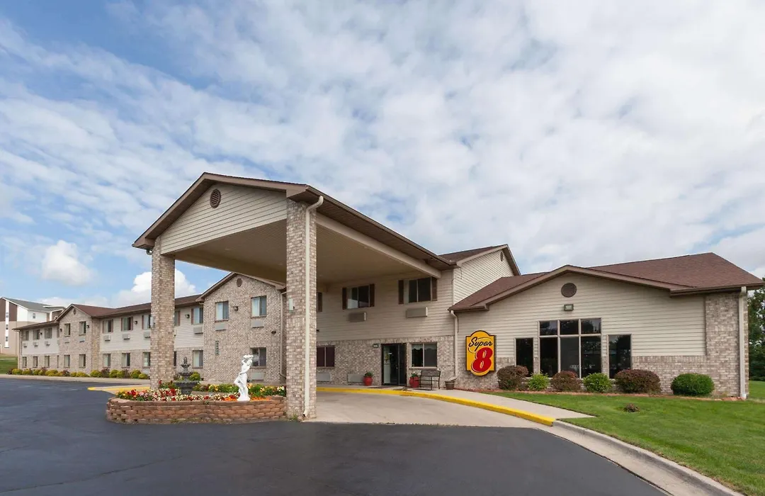 Super 8 By Wyndham Big Rapids-1