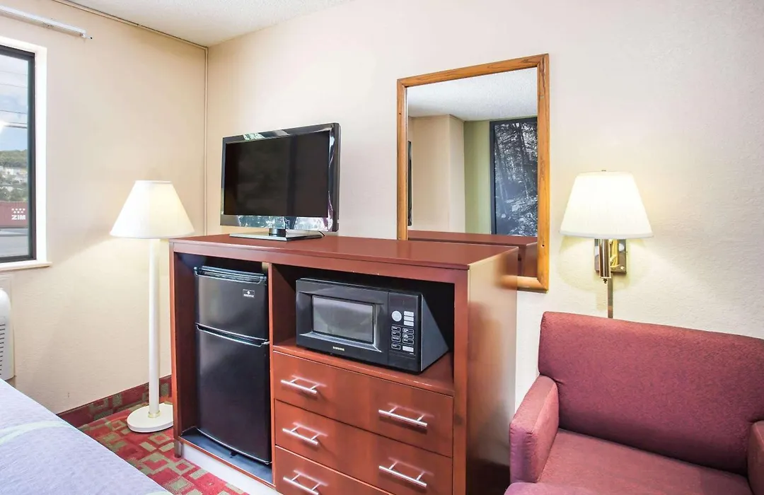 Super 8 By Wyndham Harrisonburg-1