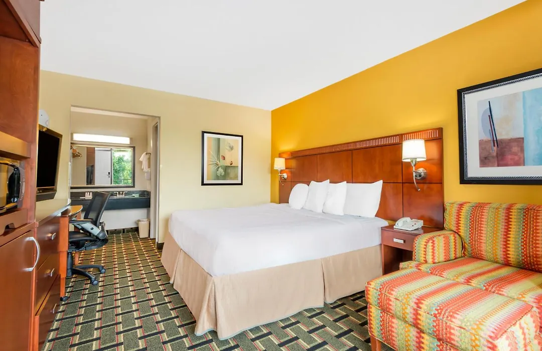 Days Inn By Wyndham Knoxville East-1
