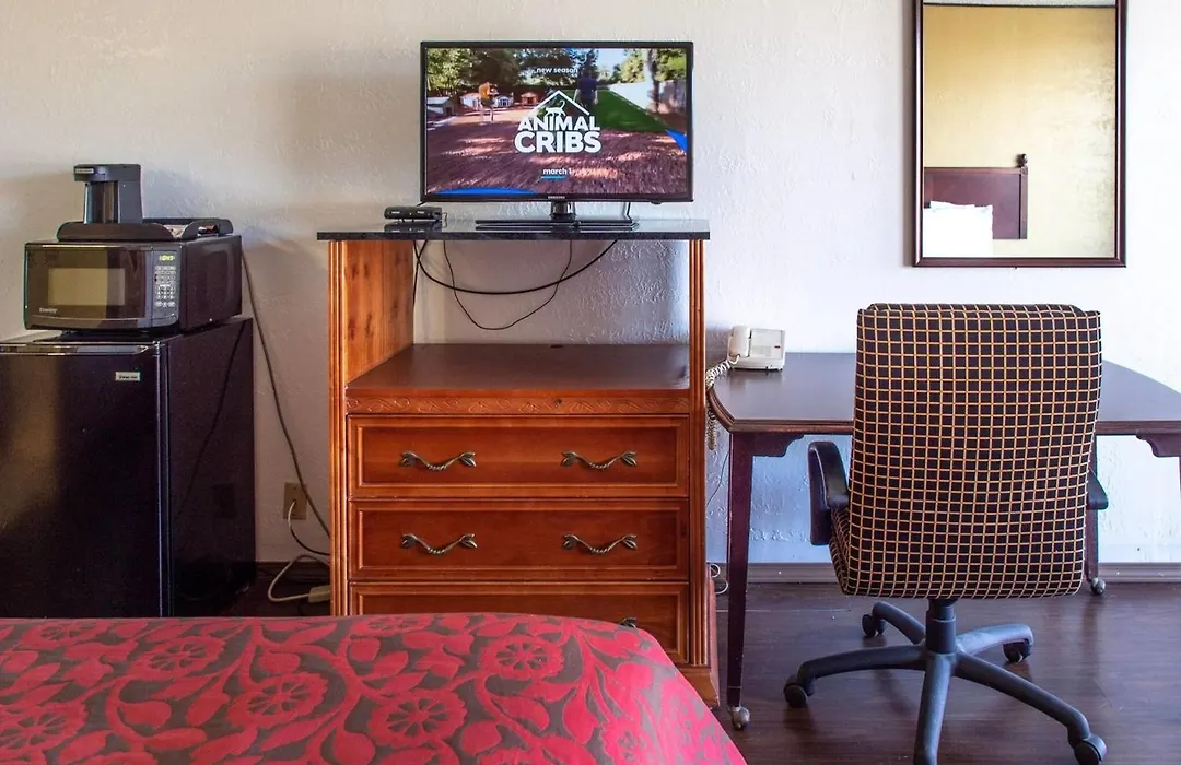 Days Inn By Wyndham Clinton Ok-1