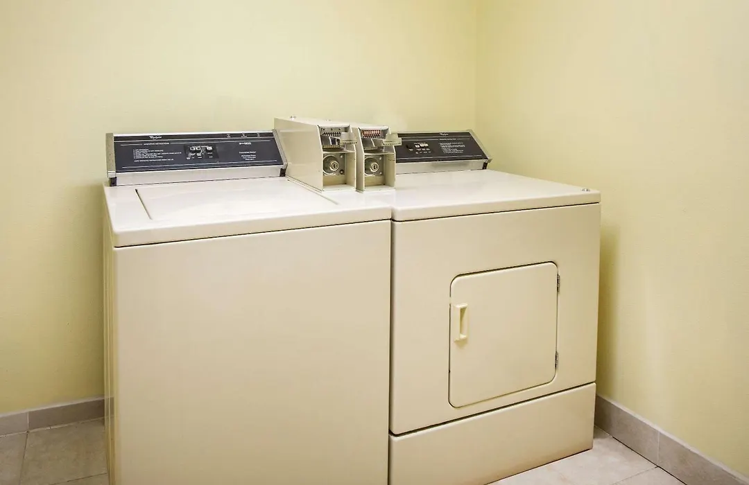 Super 8 By Wyndham Colby-1