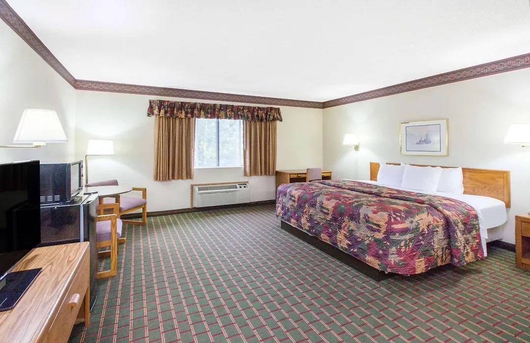 Days Inn By Wyndham Sault Ste Marie Mi-1