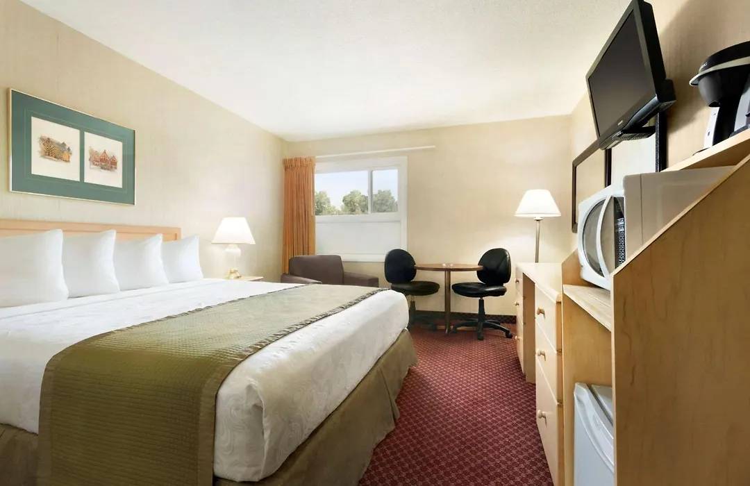 Travelodge By Wyndham Lethbridge-1