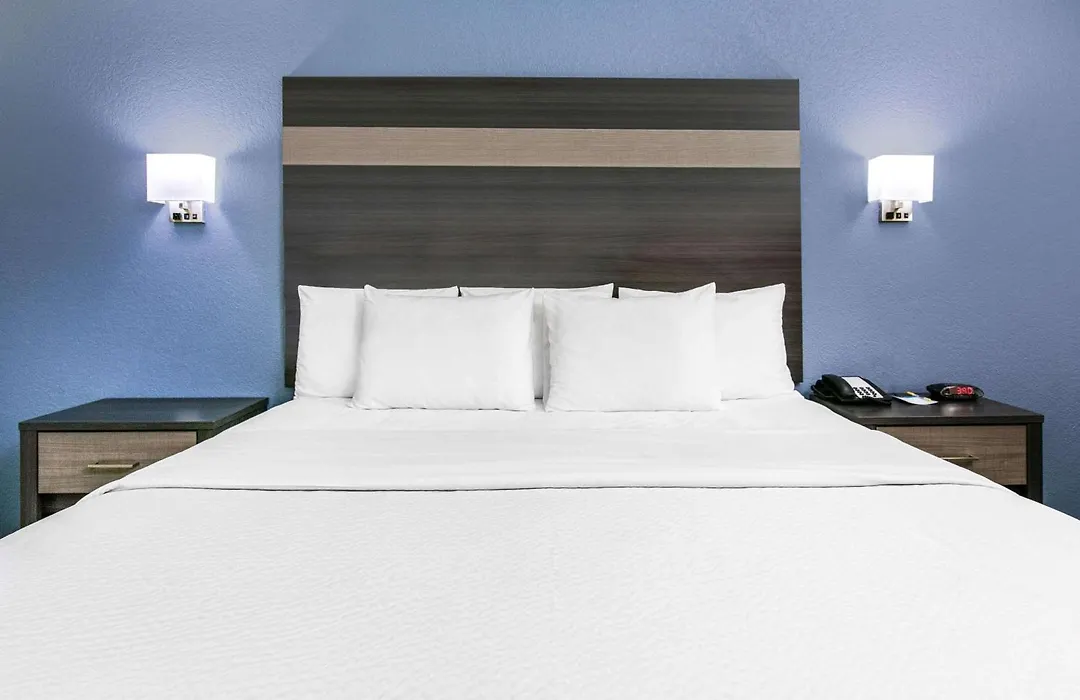 Days Inn By Wyndham Waco Near Downtown University-1