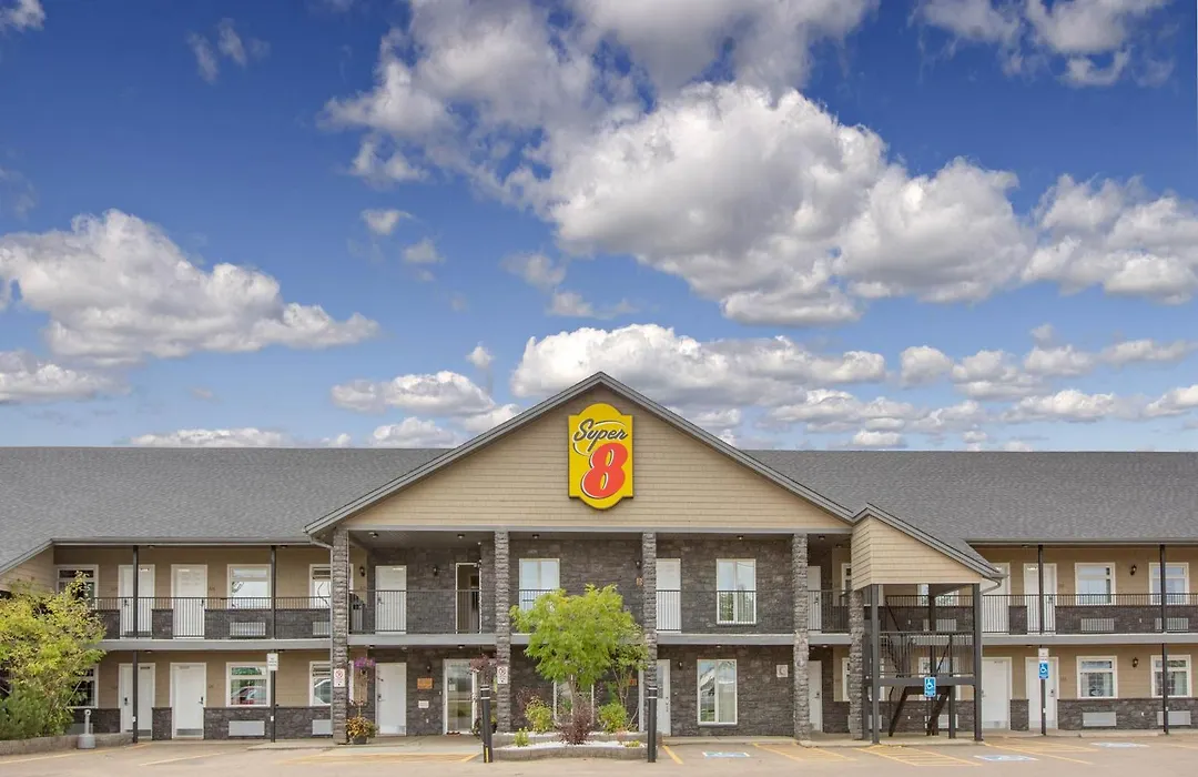 Super 8 By Wyndham Fort Mcmurray-1