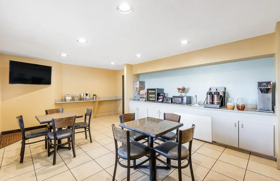 Super 8 By Wyndham Midland-1