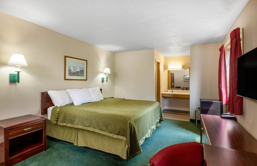 Travelodge By Wyndham Spirit Lake/Okoboji-1