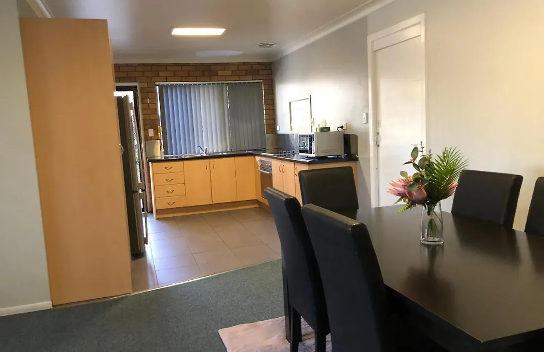 Jackie Howe Motel-1