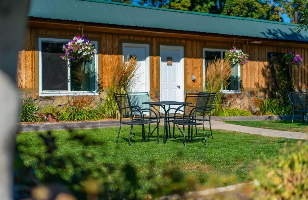 Evergreen Motel-1