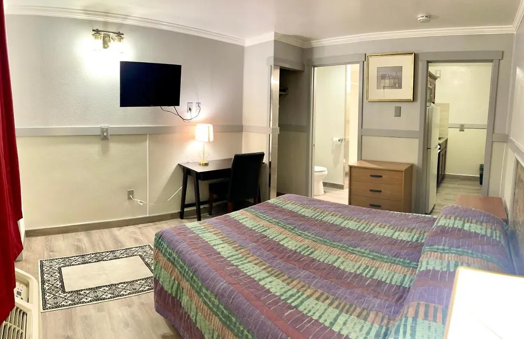 Emerald Best Motel-1